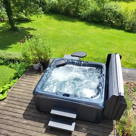 Le Bois De Champia Bed and Breakfast